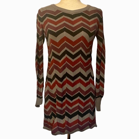 Aventura gray purple black red chevron print sweater dress size small - Picture 1 of 10